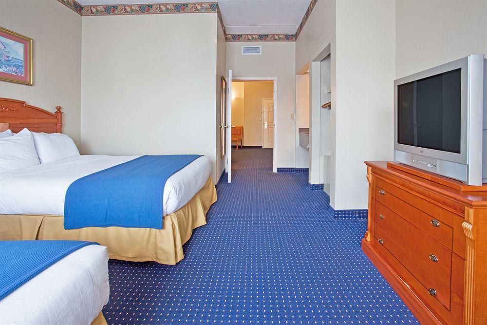 Savannah Gateway Hotel & Suites Georgetown Habitación foto